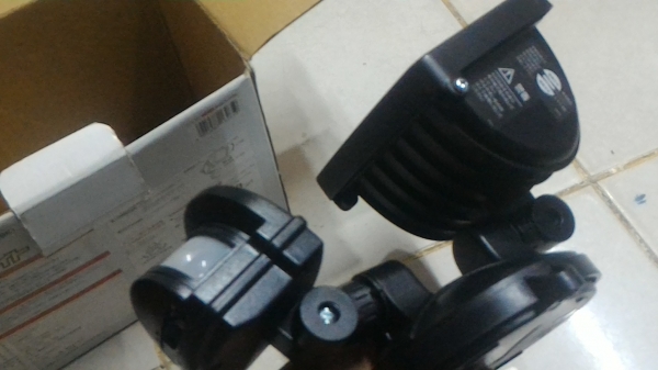 ชุดตรวจจับความเคลื่อนไหว ELPA พร้อมโคมไฟ 150 W.ส่องสว่านเปิดเองเมื่อตรวจพบการเคลื่อนไหว