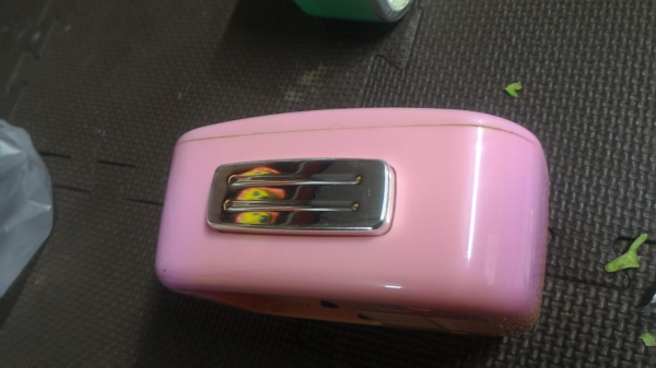 นาฬิกาปลุกตั้งโต็ะ  มีไฟกดดูได้ มองเห็นชัดเจน ตัวค่อนข้างใหญ่ ( ตัวละ 200 บาท )