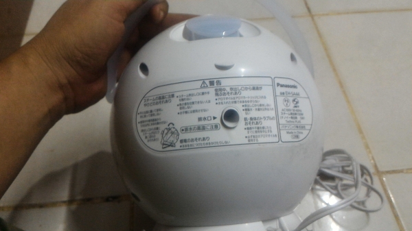 เครื่องฟอกอากาศ Panasonic nanocare เพิ่มความชื่น และปล่อยไอออนลบ