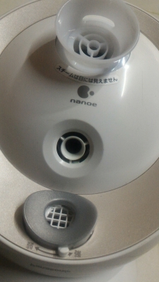 เครื่องฟอกอากาศ Panasonic nanocare เพิ่มความชื่น และปล่อยไอออนลบ