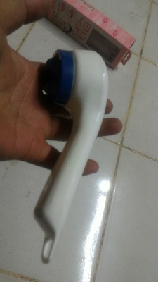 เครื่องนวดสั่น APULE แบบสั่นมีหัวเปลี่ยนหลายแบบ ใช้ถ่านแค่สองก้อน