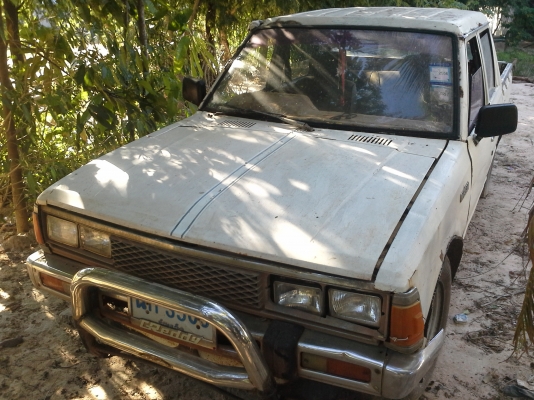 ขาย นิสสัน 4  ประตู ปี 2529  สภาพ เดิมๆ พร้อมใช้งาน เครื่องยังดีๆเลยครับ  สำหรับเข้านาเข้าไร่ก็ดี ทะเบียนพร้อมโอน