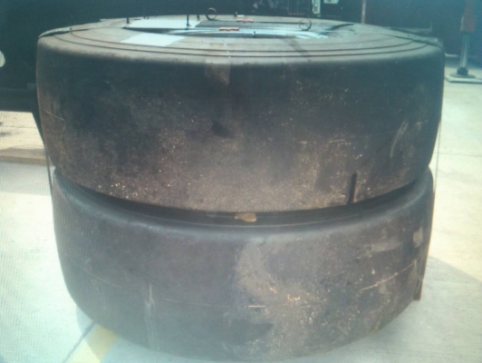 ขายเหมา ยาง 1,800-25  ใหม่ (ยางสลิค)