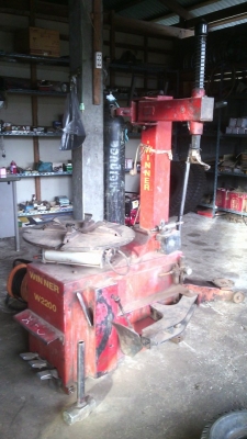 ขายเครื่องถอดยางรถยนต์ สภาพใช้งานได้ปกติ ราคา 28,000 บาท