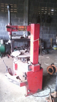 ขายเครื่องถอดยางรถยนต์ สภาพใช้งานได้ปกติ ราคา 28,000 บาท