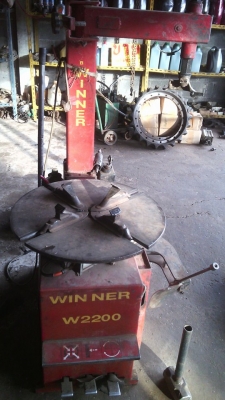 ขายเครื่องถอดยางรถยนต์ สภาพใช้งานได้ปกติ ราคา 28,000 บาท