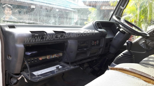รถบรรทุก ตู้แห้ง ISUZU NKR กระบะยาว 3.20 เมตร มีแอร์ 100 แรงม้า