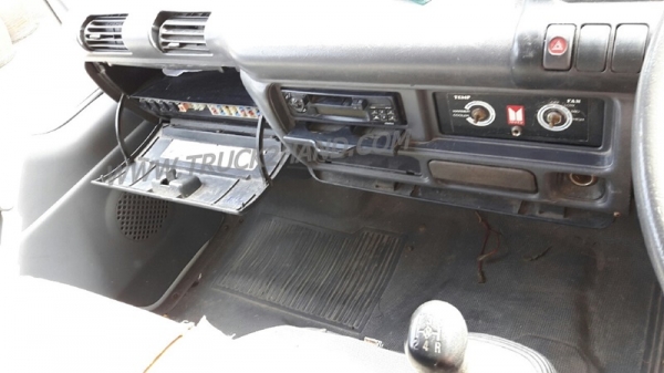 รถบรรทุก ตู้แห้ง ISUZU NKR กระบะยาว 3.20 เมตร มีแอร์ 100 แรงม้า