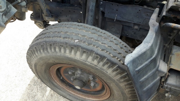 รถบรรทุก ตู้แห้ง ISUZU NKR กระบะยาว 3.20 เมตร มีแอร์ 100 แรงม้า