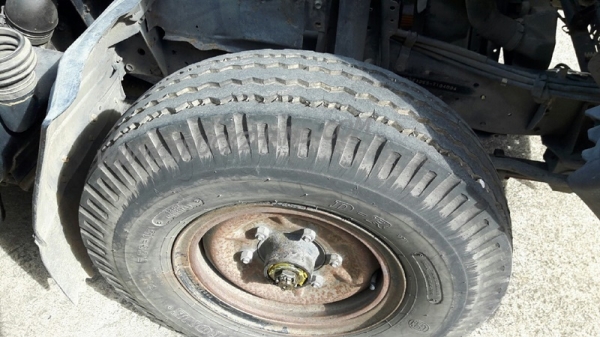 รถบรรทุก ตู้แห้ง ISUZU NKR กระบะยาว 3.20 เมตร มีแอร์ 100 แรงม้า