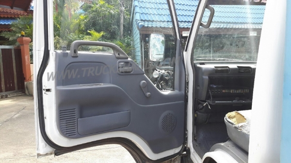 รถบรรทุก ตู้แห้ง ISUZU NKR กระบะยาว 3.20 เมตร มีแอร์ 100 แรงม้า