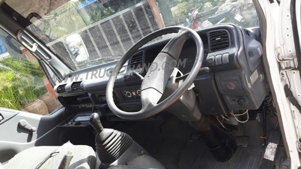 รถบรรทุก ตู้แห้ง ISUZU NKR กระบะยาว 3.20 เมตร มีแอร์ 100 แรงม้า