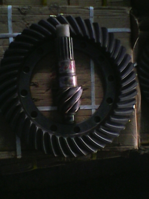 มีจานบายศรีเดือยหมู 9500 บาทมีหลายรุ่น โทร 0906208746   0920976322