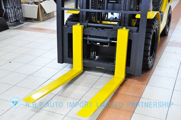 ขายรถโฟล์คลิฟท์มือสอง KOMATSU รุ่น FD30T35C-16-706421 ราคา 435,000 บาท รุ่นใหม่ล่าสุด