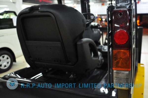 ขายรถโฟล์คลิฟท์มือสอง KOMATSU รุ่น FD30T35C-16-706421 ราคา 435,000 บาท รุ่นใหม่ล่าสุด