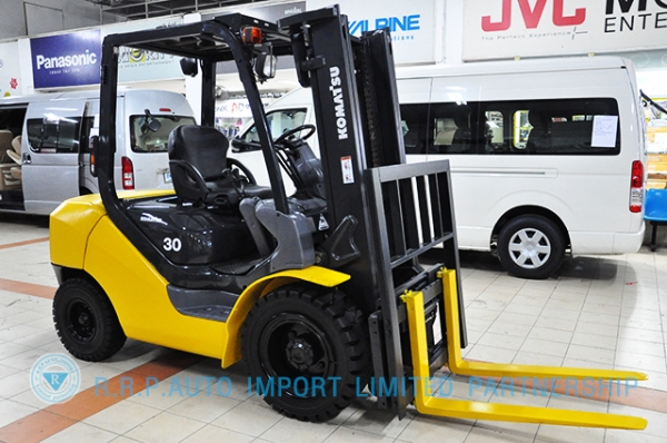 ขายรถโฟล์คลิฟท์มือสอง KOMATSU รุ่น FD30T35C-16-706421 ราคา 435,000 บาท รุ่นใหม่ล่าสุด