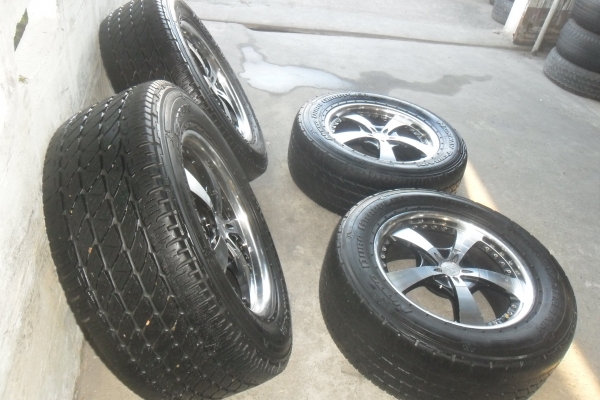 ล้อแม็ก18นิ้ว6รู พร้อมยาง สวยๆ 4 ล้อ ราคา 8400 บาท