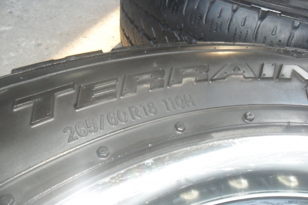 ล้อแม็ก18นิ้ว6รู พร้อมยาง สวยๆ 4 ล้อ ราคา 8400 บาท