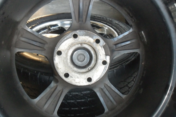 ล้อแม็ก18นิ้ว6รู พร้อมยาง สวยๆ 4 ล้อ ราคา 8400 บาท