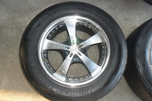 ล้อแม็ก18นิ้ว6รู พร้อมยาง สวยๆ 4 ล้อ ราคา 8400 บาท