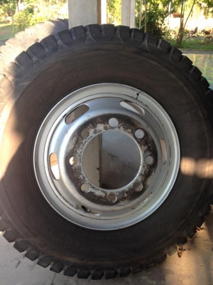 ขายกะทะล้อพร้อมยาง 10.00 -20 ขายกะทะล้อพร้อมยาง 10.00 -20