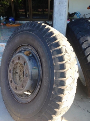 ขายกะทะล้อพร้อมยาง 10.00 -20 ขายกะทะล้อพร้อมยาง 10.00 -20