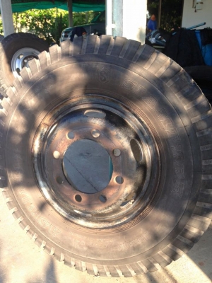 ขายกะทะล้อพร้อมยาง 10.00 -20 ขายกะทะล้อพร้อมยาง 10.00 -20