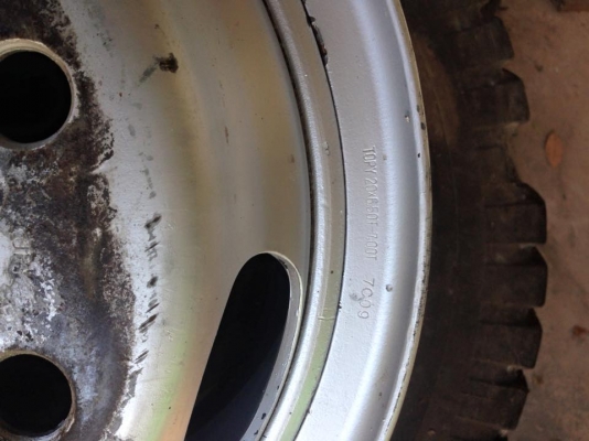 ขายกะทะล้อพร้อมยาง 10.00 -20 ขายกะทะล้อพร้อมยาง 10.00 -20