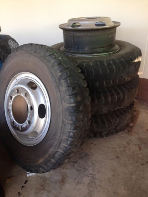 ขายกะทะล้อพร้อมยาง 10.00 -20 ขายกะทะล้อพร้อมยาง 10.00 -20