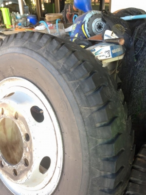 ขายกะทะล้อพร้อมยาง 10.00 -20 ขายกะทะล้อพร้อมยาง 10.00 -20