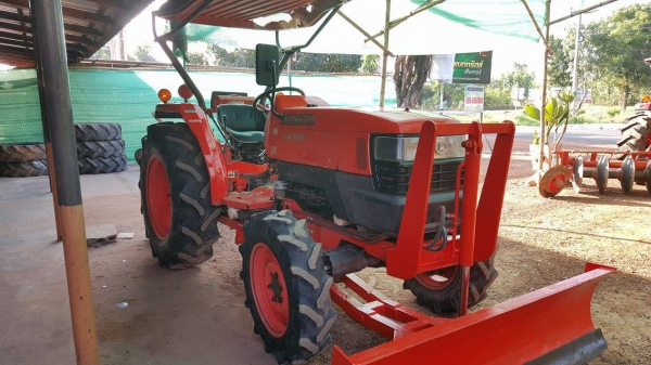 รถแทรกเตอร์มือสอง L4508DT รถในตำนานสวยๆเดิมๆทุกจุด ทนคุ้มค่าสุดๆ ใบมีดดันดิน ผานพรวน245,000บ. รถสวยสภาพดี ราคาถูก  ต้นทุนต่ำ ที่เพชรรุ่งเรือง แทร็กเตร์ มีให้เลือกกันหลายรุ่นครับ