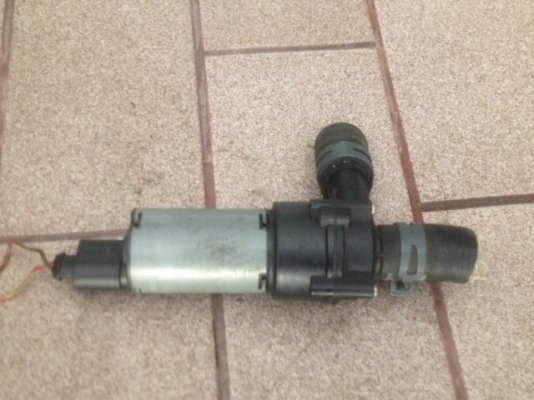 ปั้มน้ำ BOSCH 12V รถยุโรปเก่าญี่ปุ่นเเท้สภาพดี