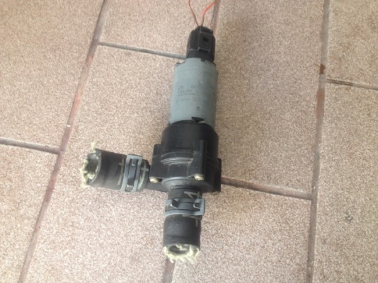 ปั้มน้ำ BOSCH 12V รถยุโรปเก่าญี่ปุ่นเเท้สภาพดี