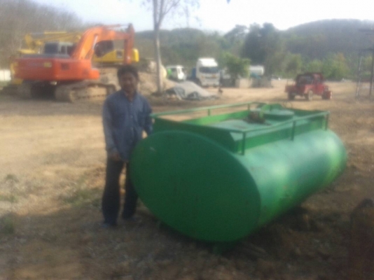 ถังน้ำพร้อมเครื่องท้าย ขนาดใส่กับรถกระบะบิ๊กอัพ ขนาดบรรจุ 1,600 ลิตร  สภาพสวยใหม่เดิมๆ