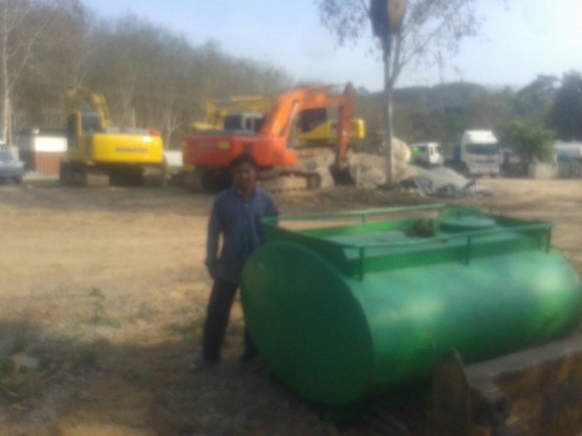 ถังน้ำพร้อมเครื่องท้าย ขนาดใส่กับรถกระบะบิ๊กอัพ ขนาดบรรจุ 1,600 ลิตร  สภาพสวยใหม่เดิมๆ