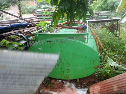 ถังน้ำพร้อมเครื่องท้าย ขนาดใส่กับรถกระบะบิ๊กอัพ ขนาดบรรจุ 1,600 ลิตร  สภาพสวยใหม่เดิมๆ