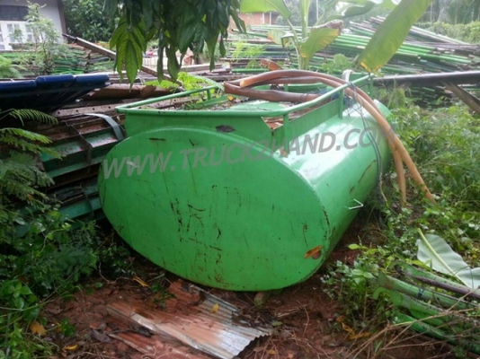ถังน้ำพร้อมเครื่องท้าย ขนาดใส่กับรถกระบะบิ๊กอัพ ขนาดบรรจุ 1,600 ลิตร  สภาพสวยใหม่เดิมๆ