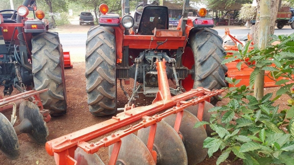 รถแทรกเตอร์มือสอง M5000 สวยๆเดิมๆทุกจุด ทนคุ้มค่าสุดๆ ใบมีดดันดิน ผานพรวน320,000บ. รถสวยสภาพดี ราคาถูก  ต้นทุนต่ำ ที่เพชรรุ่งเรือง แทร็กเตร์ มีให้เลือกกันหลายรุ่นครับ