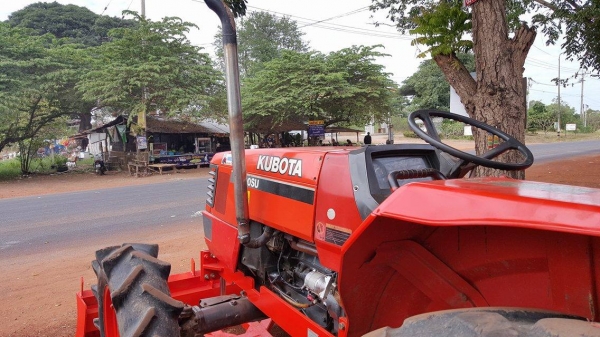 รถแทรกเตอร์มือสอง M5000 สวยๆเดิมๆทุกจุด ทนคุ้มค่าสุดๆ ใบมีดดันดิน ผานพรวน320,000บ. รถสวยสภาพดี ราคาถูก  ต้นทุนต่ำ ที่เพชรรุ่งเรือง แทร็กเตร์ มีให้เลือกกันหลายรุ่นครับ