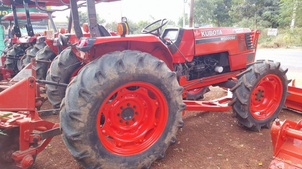 รถแทรกเตอร์มือสอง M5000 สวยๆเดิมๆทุกจุด ทนคุ้มค่าสุดๆ ใบมีดดันดิน ผานพรวน320,000บ. รถสวยสภาพดี ราคาถูก  ต้นทุนต่ำ ที่เพชรรุ่งเรือง แทร็กเตร์ มีให้เลือกกันหลายรุ่นครับ