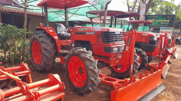 รถแทรกเตอร์มือสอง M5000 สวยๆเดิมๆทุกจุด ทนคุ้มค่าสุดๆ ใบมีดดันดิน ผานพรวน320,000บ. รถสวยสภาพดี ราคาถูก  ต้นทุนต่ำ ที่เพชรรุ่งเรือง แทร็กเตร์ มีให้เลือกกันหลายรุ่นครับ