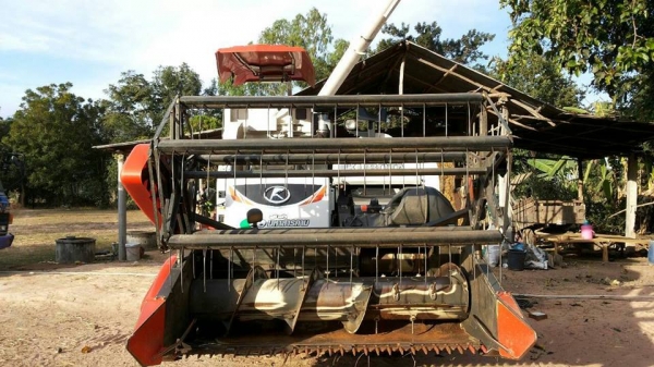 ขายรถเกี่ยวข้าว KUBOTA DC70G ใช้งานน้อย9&times;&times;ชม. ปี57 สภาพพร้อมใช้งาน เอกสารเล่มทะเบียนพร้อมโอน สนใจโทร 090-8588220คุณนะ 093-3258446คุณบิว หรือเข้าดูสินค้าอื่นๆได้ที่ www.truck.in.th/498 หรือเพจFacebook ณรงค์ ซื้อขายรถมือสอง (เว็บไซต์ส่วนตัว) หรื