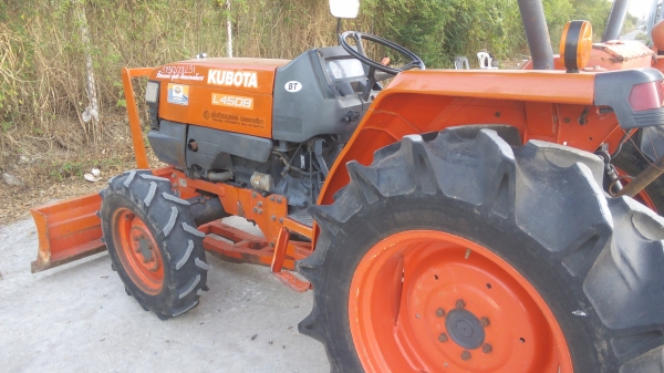 ขายรถไถคูโบต้าL4580diใบมีดดันหน้าผาล6พร้อมใช้งาน