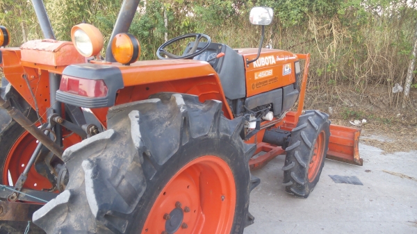 ขายรถไถคูโบต้าL4580diใบมีดดันหน้าผาล6พร้อมใช้งาน