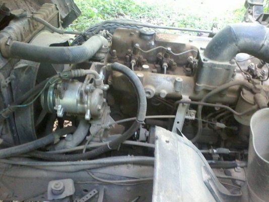 รถ 6 ล้อบรรทุกน้ำ Nissan UD เครื่อง 165 แรง