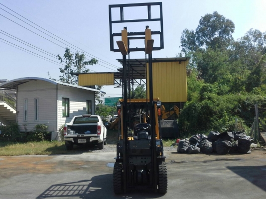 TCM FHD25Z5ขนาด2.5ตัน เสาสูง3เมตร เกียร์ธรรมดา เครื่องยนต์ดีเซล รถนอกแท้ ราคาต่อรองได้