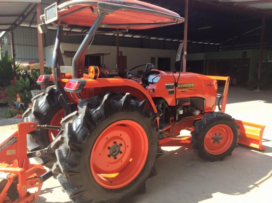 ขายรถไถ Kubota L4708(4WD) พร้อมใบมีดและผานพรวนช้าง 24x5 พร้อมใช้งาน