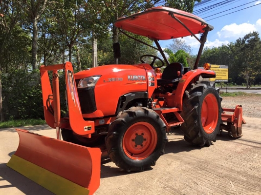 ขายรถไถ Kubota L3608(4WD) พร้อมใบมีดและโรตารีช้าง รถสีเดิม พร้อมใช้งาน