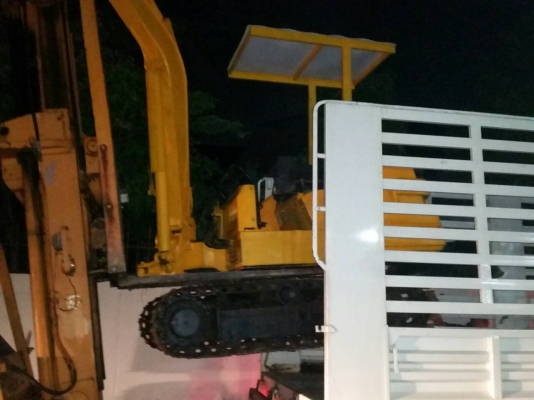 จัดส่งให้ลูกค้า กระบี่แล้วนะครับ รถขุด YANMAR B37 พร้อมหัวคีบ  และบุ้งกี๋ ขอบคุณครับ