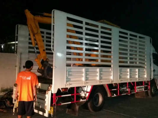 จัดส่งให้ลูกค้า กระบี่แล้วนะครับ รถขุด YANMAR B37 พร้อมหัวคีบ  และบุ้งกี๋ ขอบคุณครับ